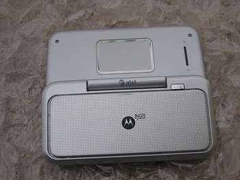 $2000. Motorola Backflip MB300 viene con cargador y bateria original