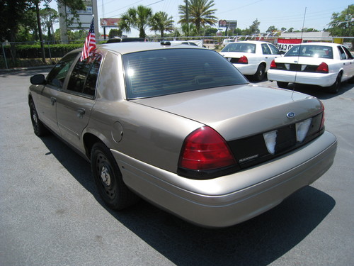 Picture of a 2005 Ford Crown Victoria Police Interceptor P71