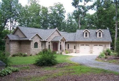 Troutman North Carolina. 441 Pilch RD. , Troutman, NC, 28166, USA. Spacious brick with vinyl shake front in a beautiful