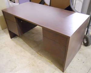 Mahoganylaminatedesk002.jpg