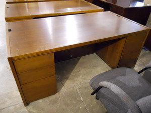 executivedesks002.jpg