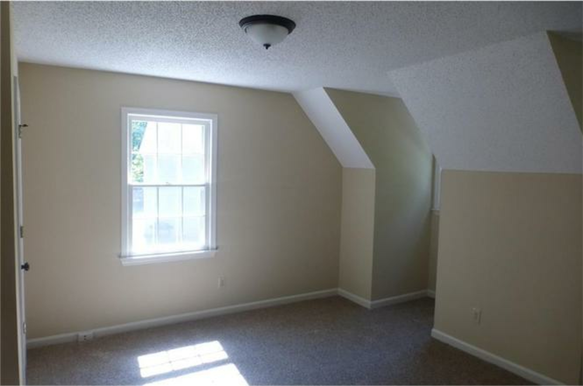 House for Rent 495 Stratford Dr *AVAILABLE!* 50 off 2nd Month! Powered by vFlyer