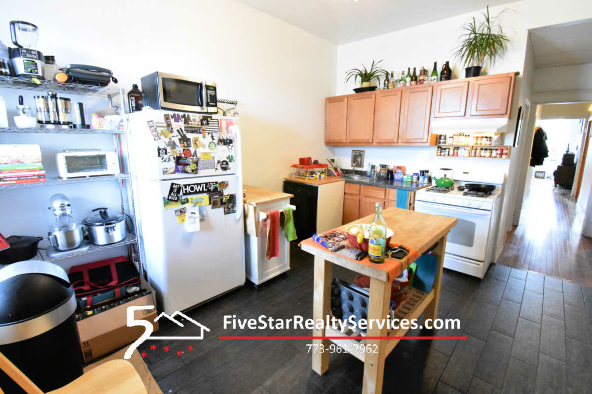 Apartment for Rent Bright 3 Bedroom, Incl Parking in East Humbolt Park