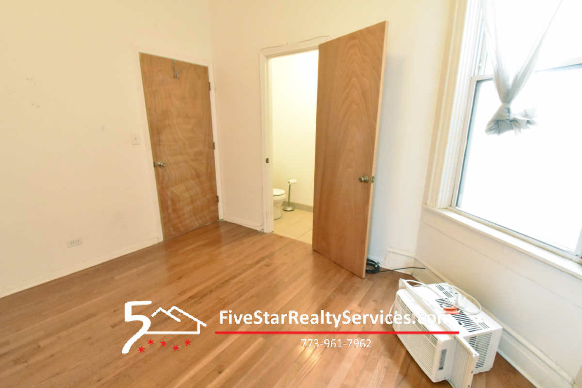 Apartment for Rent Bright 3 Bedroom, Incl Parking in East Humbolt Park