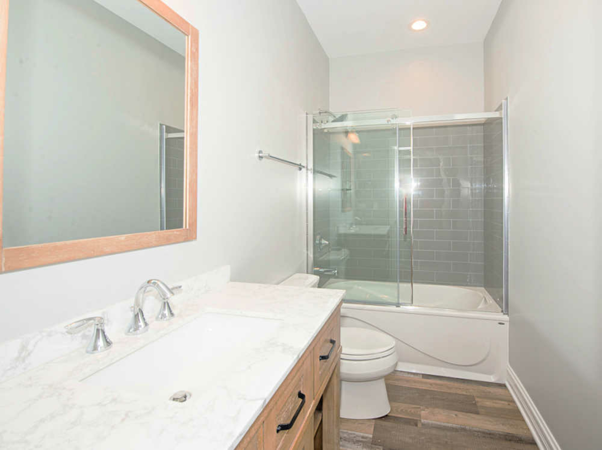 Apartment for Rent REDUCED Luxury 4 Bedroom, 2 Bath + Bonus Den