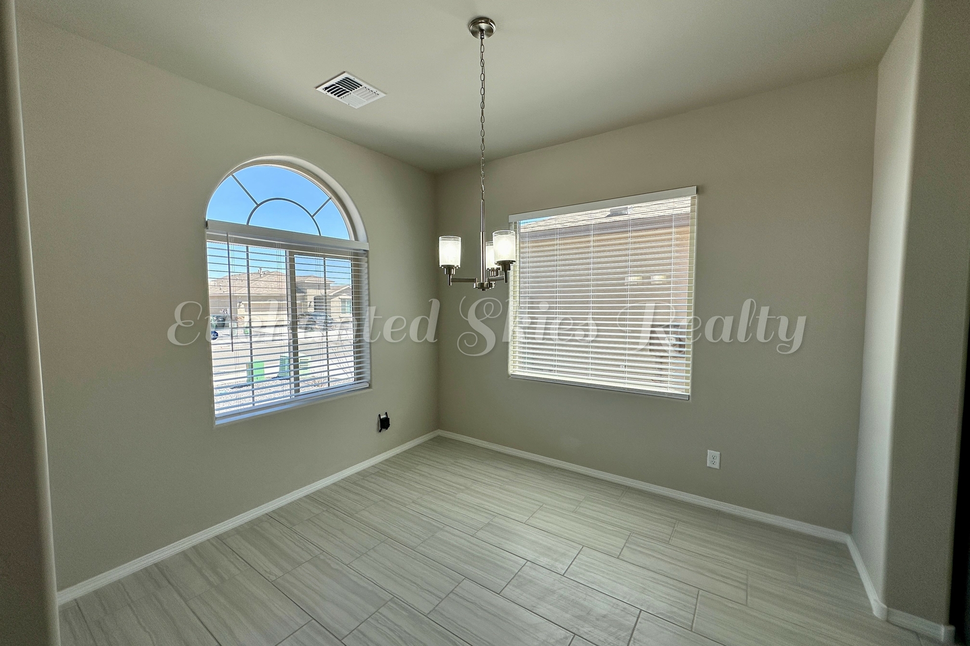 House for Rent This is Your Opportunity to rent a luxurious 3bedroom, single family home! It