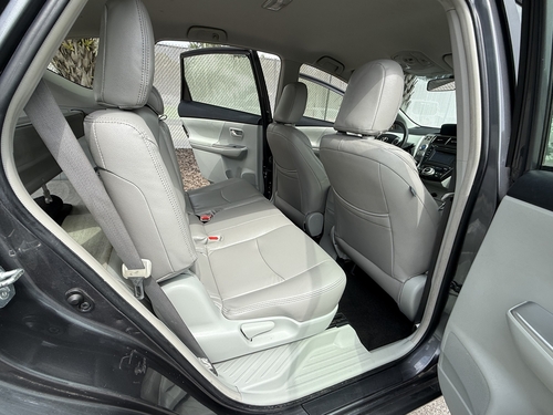 2013 Toyota Prius v Five - Photo 14