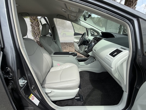 2013 Toyota Prius v Five - Photo 15