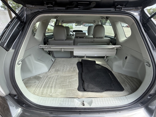 2013 Toyota Prius v Five - Photo 18