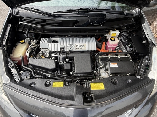 2013 Toyota Prius v Five - Photo 24
