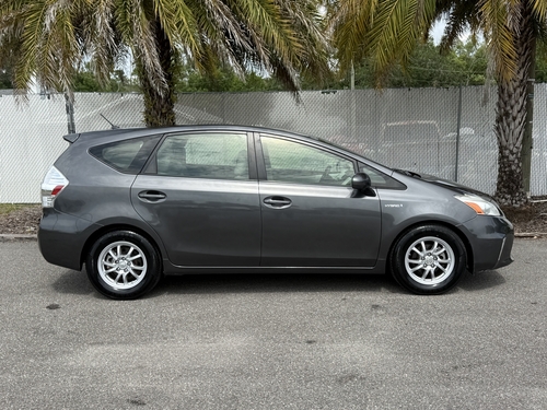 2013 Toyota Prius v Five - Photo 6