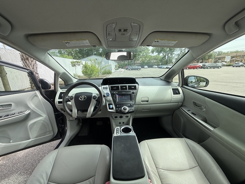 2013 Toyota Prius v Five - Photo 11