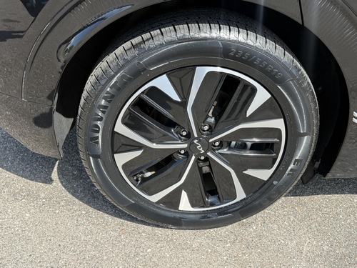 2023 Kia EV6 Wind - Photo 24