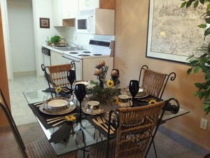DiningandKitchen2bedroom.JPG